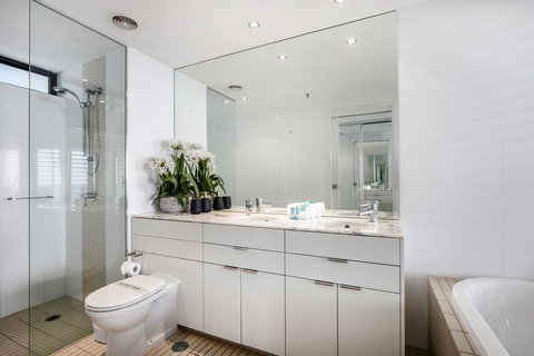 Ultra Broadbeach - Accommodation Perth 14