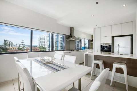 Ultra Broadbeach - Accommodation Perth 9
