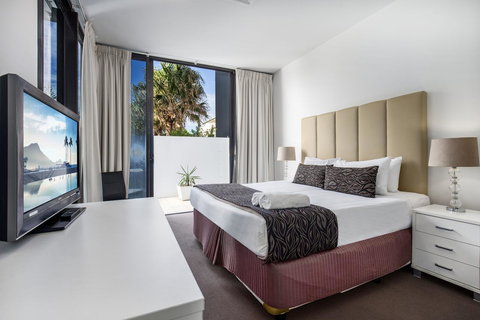 Ultra Broadbeach - Accommodation Perth 22