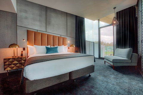 Eatons Hill Hotel - Accommodation Perth 15