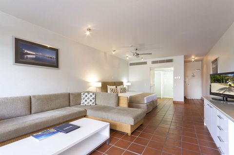 Club Tropical Resort - Official Onsite Reception & Check In - Accommodation Perth 17