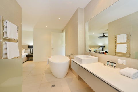 Club Tropical Resort - Official Onsite Reception & Check In - Accommodation Perth 8