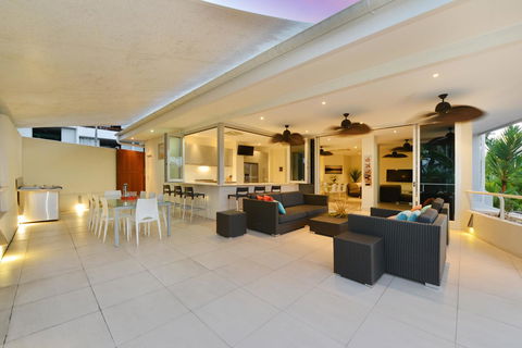 Club Tropical Resort - Official Onsite Reception & Check In - Accommodation Perth 36