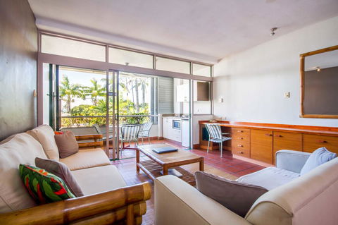 Club Tropical Resort - Official Onsite Reception & Check In - Accommodation Perth 15