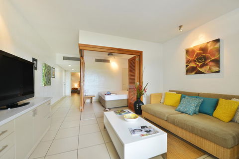 Club Tropical Resort - Official Onsite Reception & Check In - Accommodation Perth 13