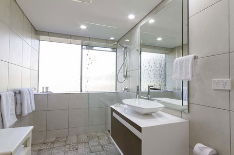 Club Tropical Resort - Official Onsite Reception & Check In - Accommodation Perth 25