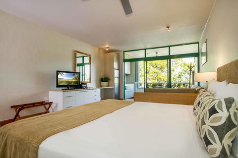 Club Tropical Resort - Official Onsite Reception & Check In - Accommodation Perth 20
