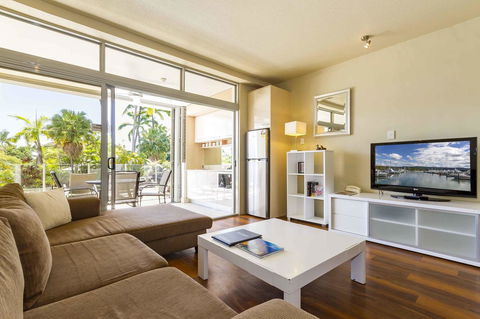 Club Tropical Resort - Official Onsite Reception & Check In - Accommodation Perth 11