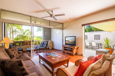 Club Tropical Resort - Official Onsite Reception & Check In - Accommodation Perth 21