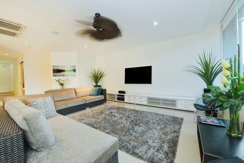 Club Tropical Resort - Official Onsite Reception & Check In - Accommodation Perth 38