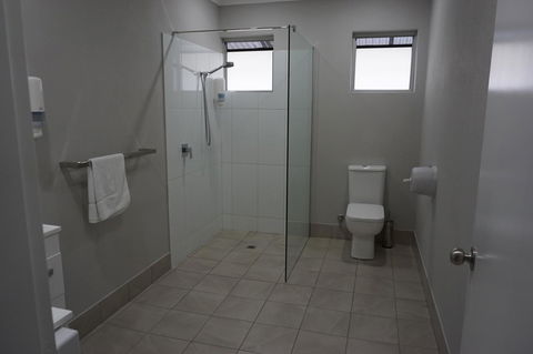 YAL Cairns - A Motel That Makes A Difference - Accommodation Perth 2