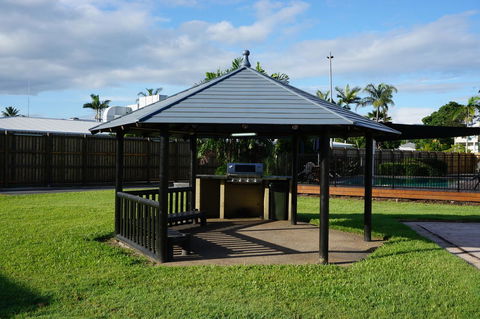 YAL Cairns - A Motel That Makes A Difference - Accommodation Perth 7