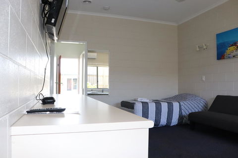 YAL Cairns - A Motel That Makes A Difference - Accommodation Perth 8
