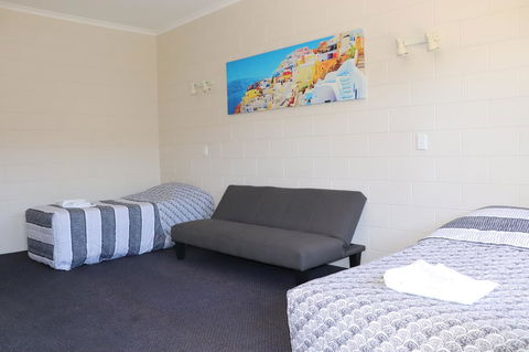 YAL Cairns - A Motel That Makes A Difference - Accommodation Perth 23