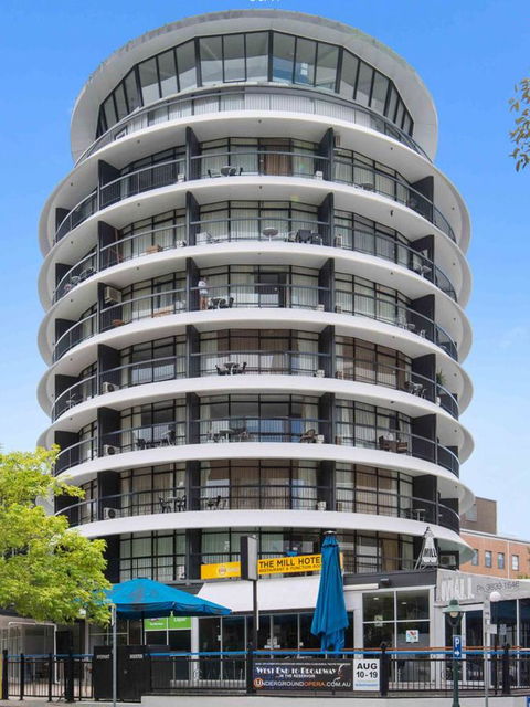 Madison Tower Mill Hotel - Accommodation Perth 0