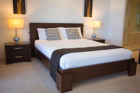 Ambience On Burleigh Beach - Perth Resorts 17