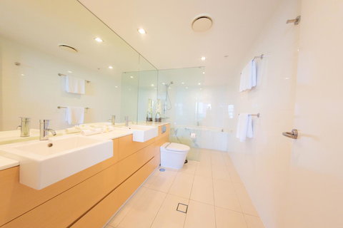 Ambience On Burleigh Beach - Perth Resorts 29