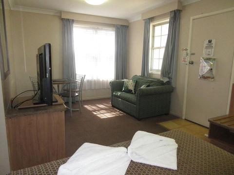 Riviera On Ruthven - Perth Resorts 17