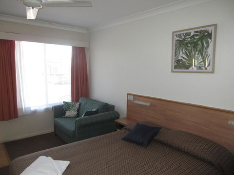 Riviera On Ruthven - Perth Resorts 10