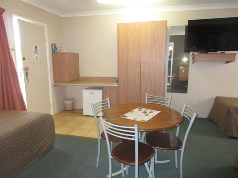Riviera On Ruthven - Perth Resorts 12