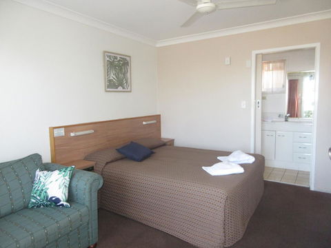 Riviera On Ruthven - Perth Resorts 9