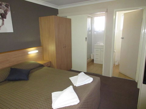 Riviera On Ruthven - Perth Resorts 18