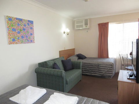 Riviera On Ruthven - Perth Resorts 3
