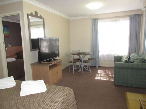 Riviera On Ruthven - Perth Resorts 16