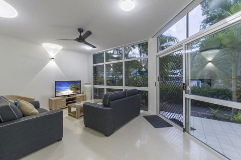 Tropical Nites Holiday Townhouses - Perth Resorts 18