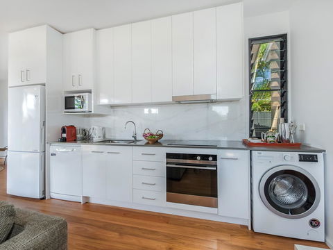 Sam's Buderim Mountain Guest House - Accommodation Perth 4