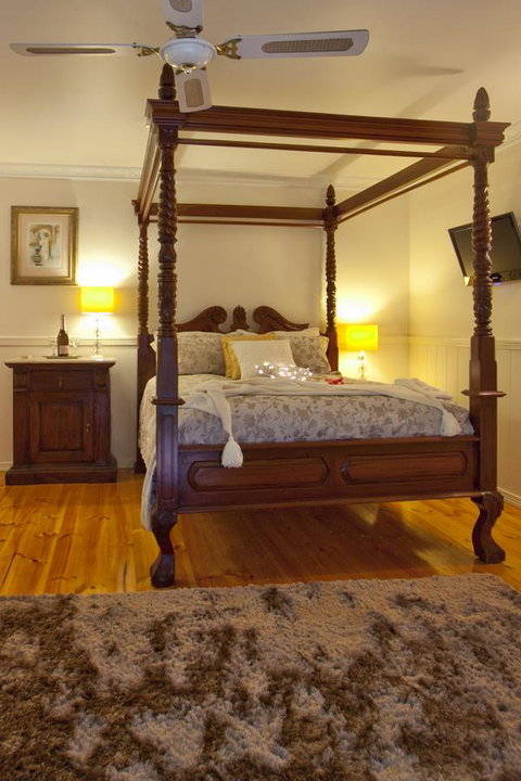 Curtis Falls Cottage - Perth Resorts 6