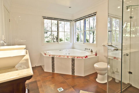 Curtis Falls Cottage - Perth Resorts 5