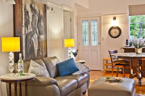 Curtis Falls Cottage - Perth Resorts 7