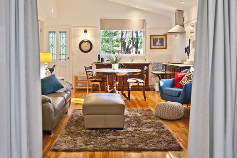 Curtis Falls Cottage - Perth Resorts 11