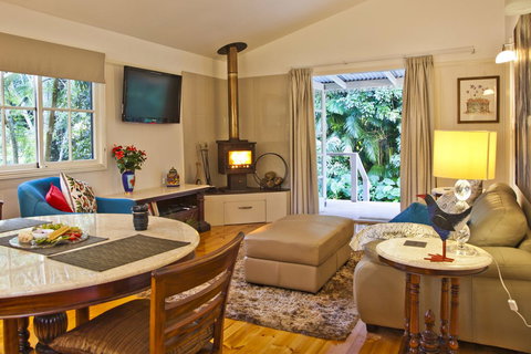 Curtis Falls Cottage - Perth Resorts 13