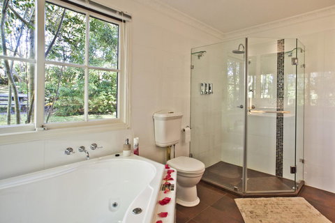 Curtis Falls Cottage - Perth Resorts 4