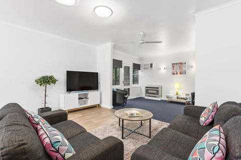 Wattle Grove Villa - Accommodation Perth 3