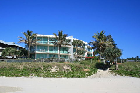 WAVES 203 ON CURRUMBIN - Accommodation Perth 3
