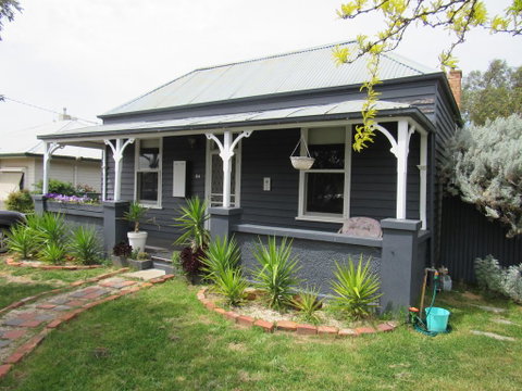 Welcome Stranger Cottage - Accommodation Perth 0