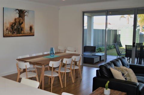 Western Breeze - Accommodation Perth 2