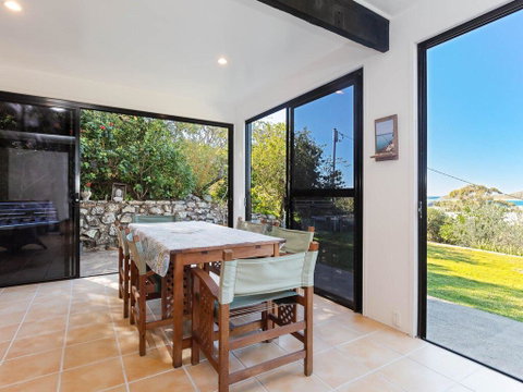 Whale Tales' 78 Lentara Street - FANTASTIC WATER VIEWS OVER FINGAL BEACH - Accommodation Perth 2