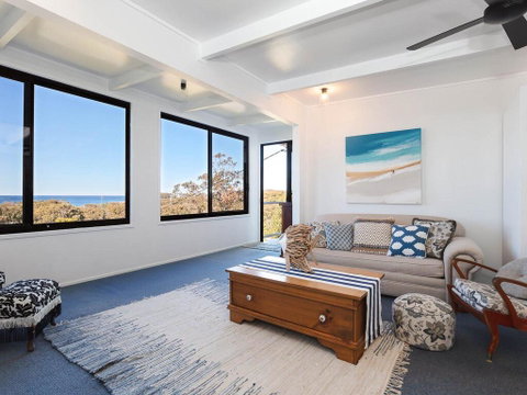 Whale Tales' 78 Lentara Street - FANTASTIC WATER VIEWS OVER FINGAL BEACH - Accommodation Perth 3