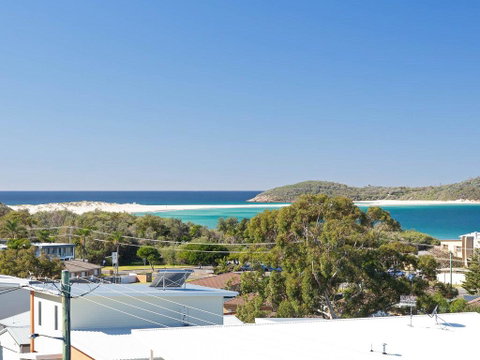 Whale Tales' 78 Lentara Street - FANTASTIC WATER VIEWS OVER FINGAL BEACH - Accommodation Perth 0