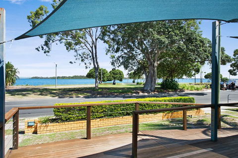 Wheelchair Friendly With Water Views - Welsby Pde, Bongaree - Accommodation Perth 3