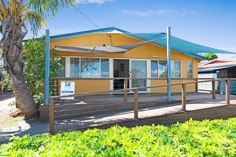 Wheelchair Friendly With Water Views - Welsby Pde, Bongaree - Accommodation Perth 0