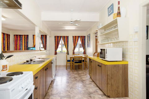 Wheelchair Friendly With Water Views - Welsby Pde, Bongaree - Accommodation Perth 2