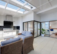 Whispering Sands' 10 Sandy Point Road - Luxury waterfront home with aircon WIFI  Foxtel - Accommodation Perth