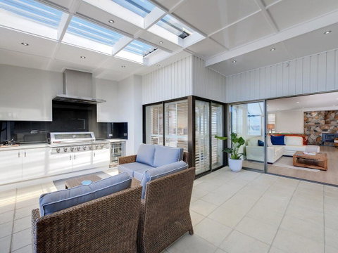 Whispering Sands', 10 Sandy Point Road - Luxury Waterfront Home With Aircon, WIFI & Foxtel - Accommodation Perth 0