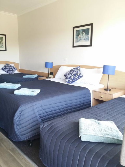 White Manor Motel - Perth Resorts 3