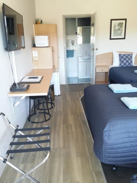 White Manor Motel - Perth Resorts 1